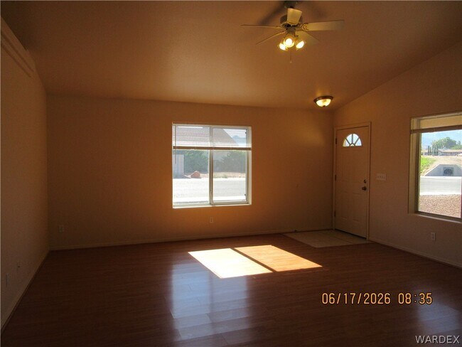 Foto del edificio - 2747 Phoenix Ave