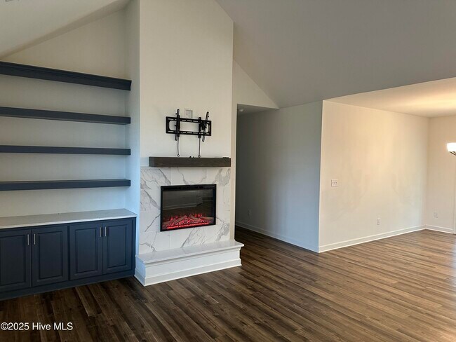 Foto del edificio - 4110 Needham Rd