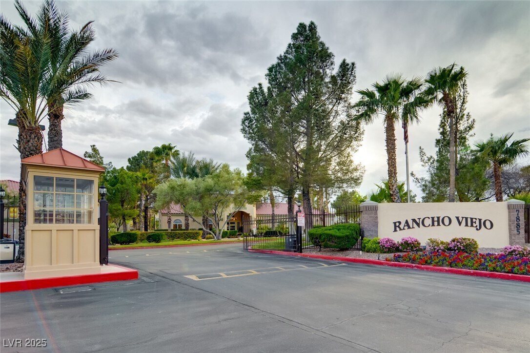 Foto principal - 7885 W Flamingo Rd
