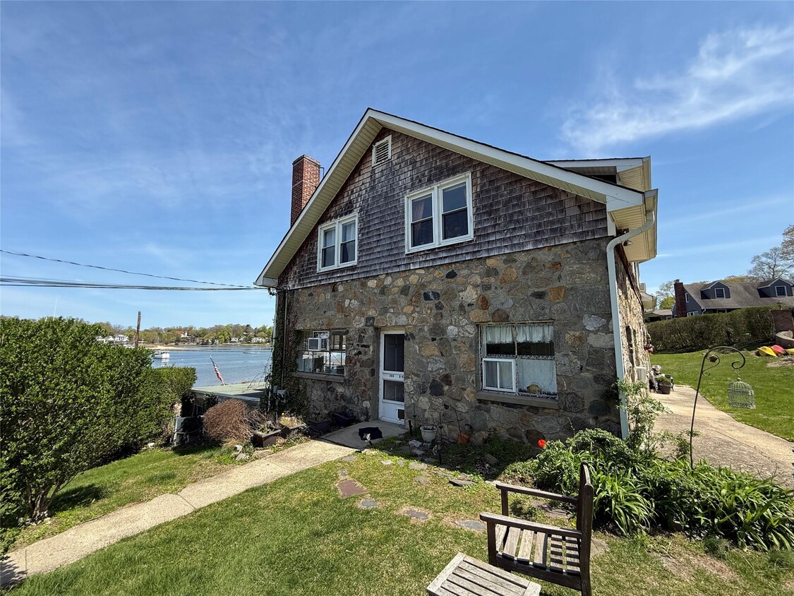 Primary Photo - 293 W Shore Rd