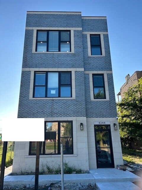 Foto principal - 4244 S Wabash Ave
