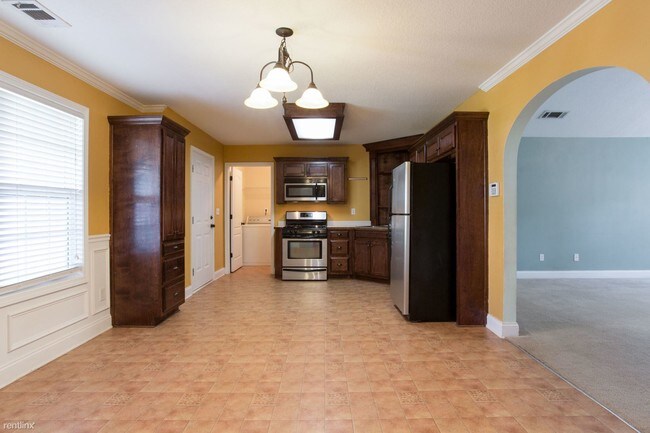 Building Photo - 496 Township Ct