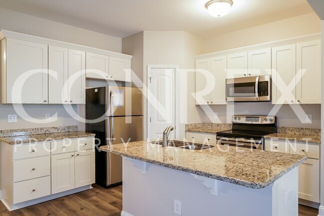 Foto del edificio - Beautiful Split Level 4 Bedroom Townhome i...