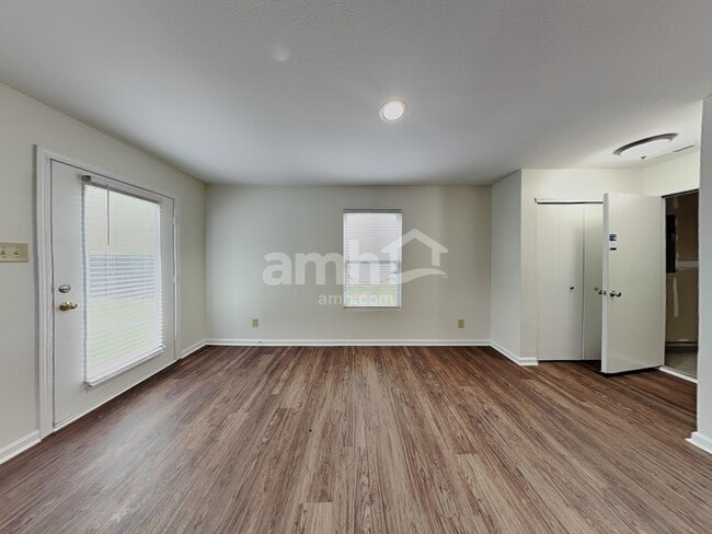 Building Photo - 4804 Reinbeck Dr