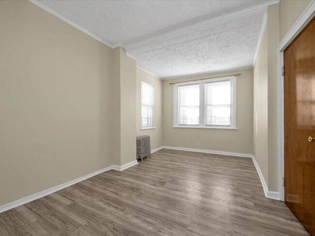 Foto del edificio - 2741 Stillwell Ave