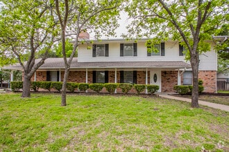 Building Photo - 202 Live Oak Dr