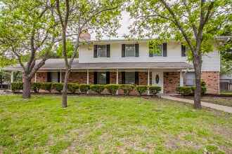 Building Photo - 202 Live Oak Dr