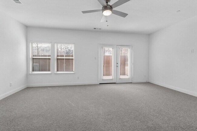Foto del edificio - Luxury Living in Lewisville Townhome