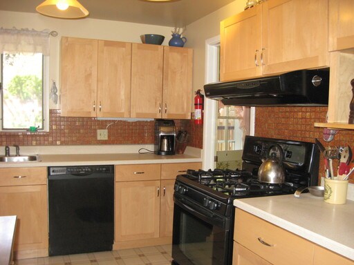 Building Photo - 205 Beryl Way