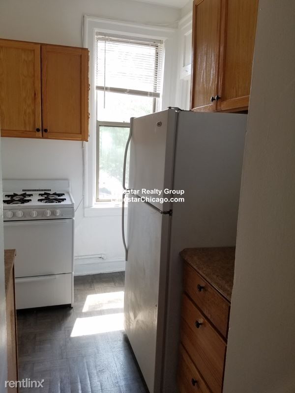 Building Photo - 1 br, 1 bath Apartment - 1367 W Estes Ave