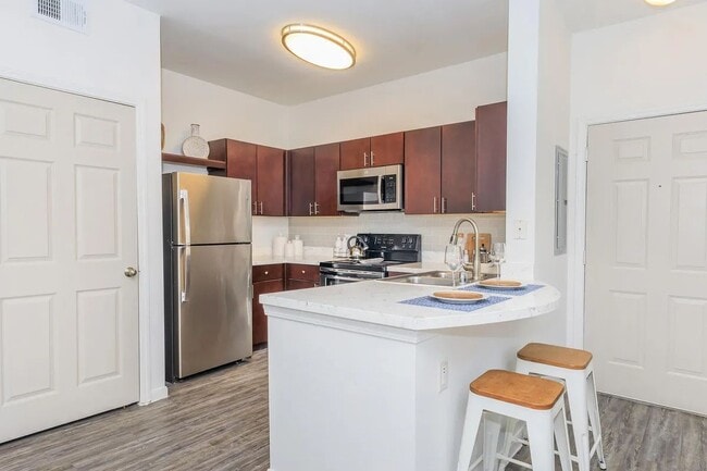 Interior Photo - 5 Oaks