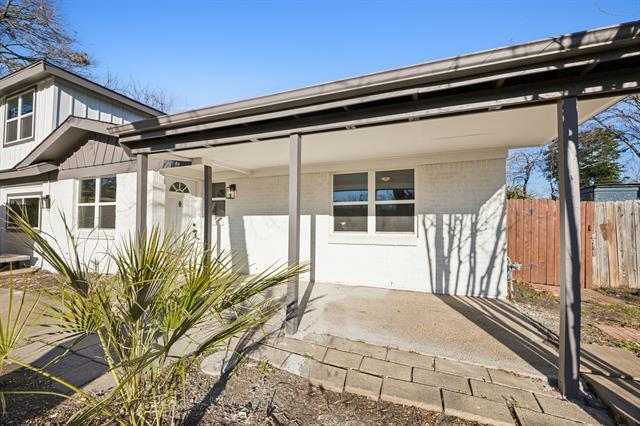 Foto del edificio - 5124 Laurel Ln