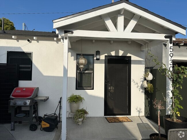 Building Photo - 5930 Dunrobin Ave