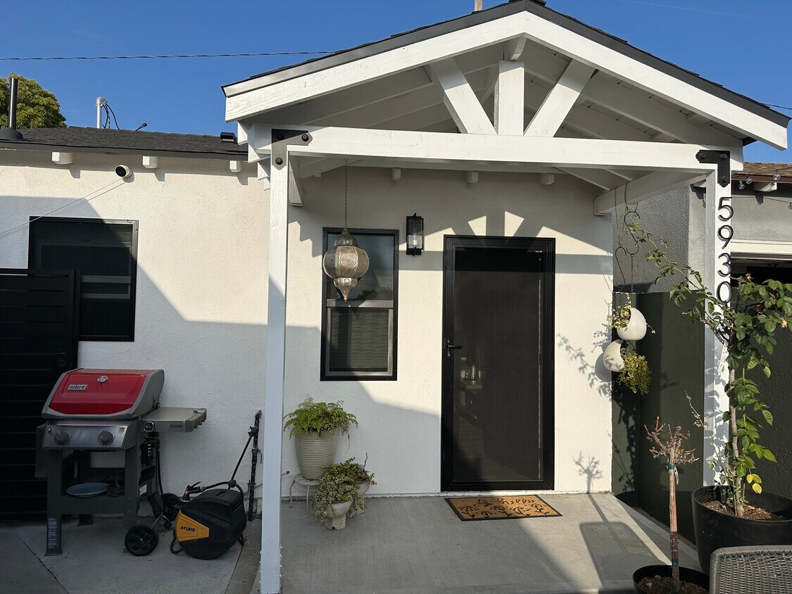 Foto principal - 5930 Dunrobin Ave