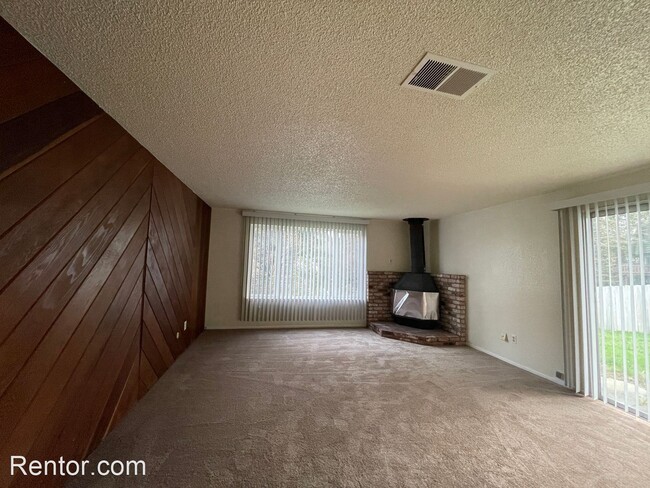 Building Photo - 3 br, 2 bath House - 4333 Walnut Drive