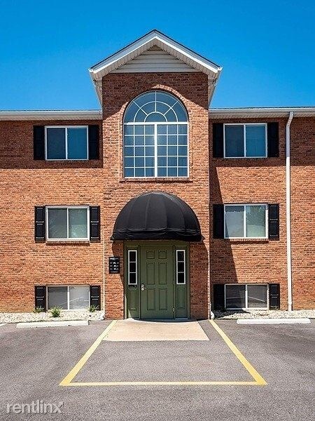 Building Photo - 820 Park Entrance Pl