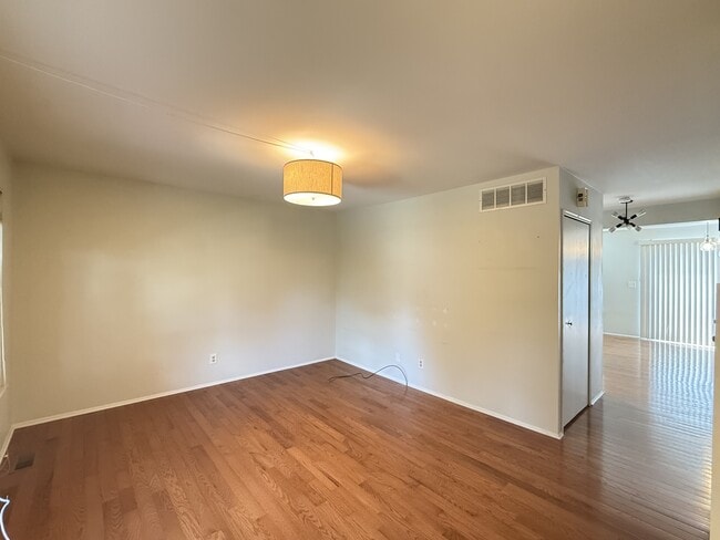 Building Photo - 3208 Bolgos Cir