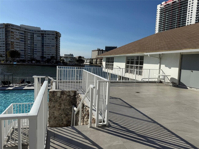 Building Photo - 1849 S Ocean Dr