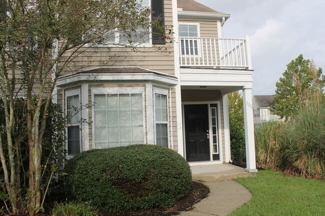 Building Photo - Four Bedroom Town Home with Two Car Garage in University Park-Renovated! Half Off First Month For...