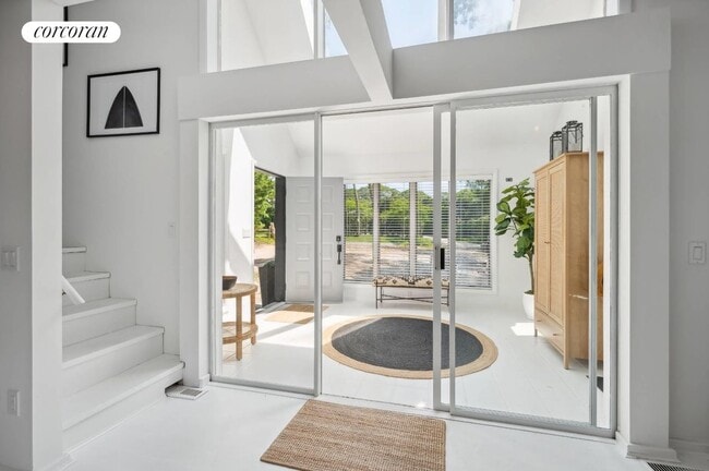 Building Photo - 201 Cove Hollow Rd