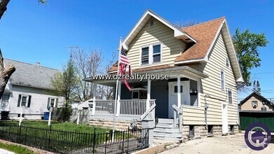 Building Photo - 1519 Vinal St