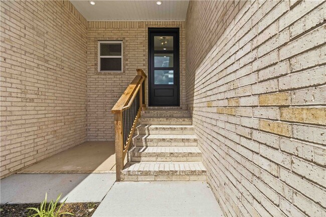 Building Photo - 1071 Whistler St