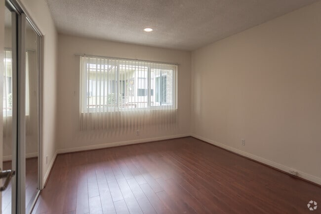 2HAB, 2BA - Habitación - 12036 Goshen Ave.