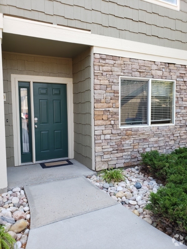 Building Photo - 5225 White Willow Dr