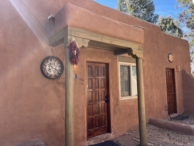 Foto del edificio - 226 Kit Carson Rd