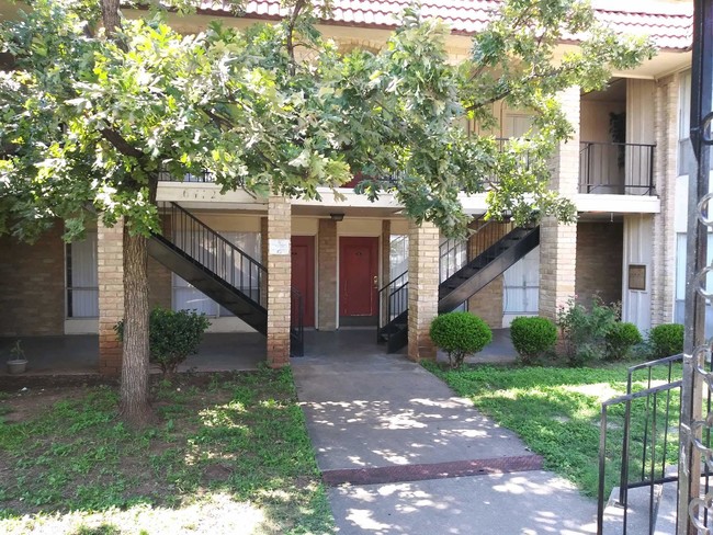 Building Photo - 6414 Brentwood Stair Rd