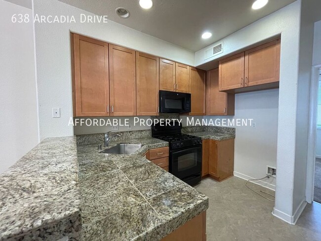 Building Photo - 638 Arcadia Dr