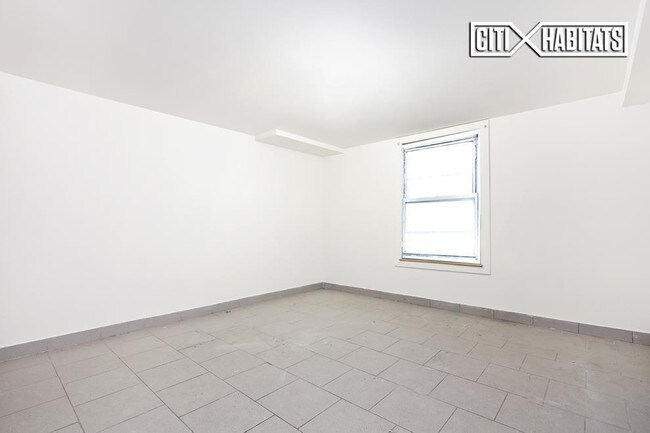 Foto del edificio - 355 E 10th St