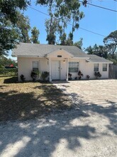 Building Photo - 1729 Creek Ln