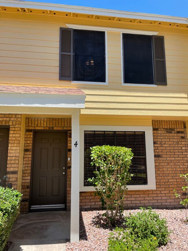 Foto del edificio - 2 Bed / 2.5 Bath Townhouse in Phoenix!