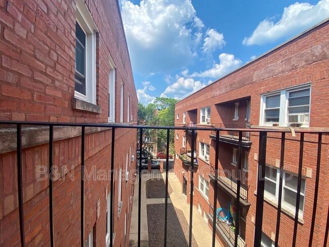 Photo - 1059 W Dakin St Apartment