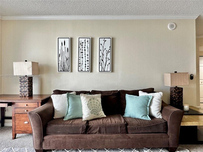Foto del edificio - 17150 N Bay Rd