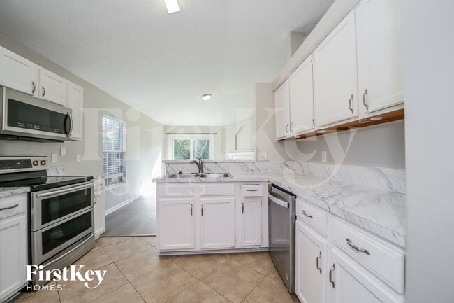 Foto del edificio - 1332 Wilshire Ct S