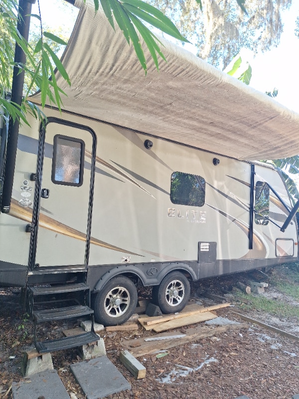 Foto del edificio - 1455 N Ronald Reagan Blvd