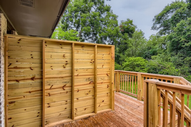 Foto del edificio - Room in Apartment on Cleveland St