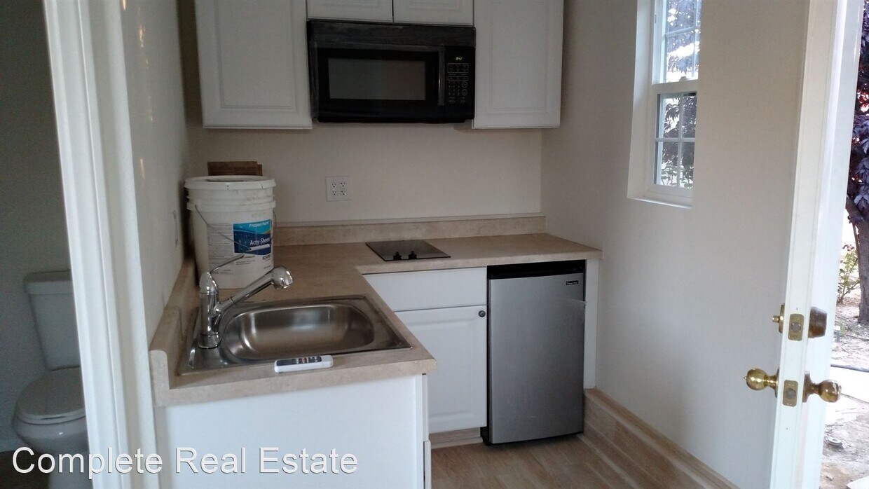 Building Photo - 1 br, 1 bath House - 33506 Abbey Road