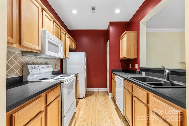 Building Photo - 3834 Thomas Ridge Dr