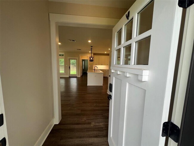 Foto del edificio - 412 Carneros Dr