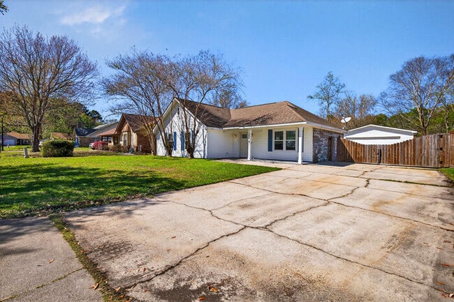 Building Photo - 15116 Rosewood St