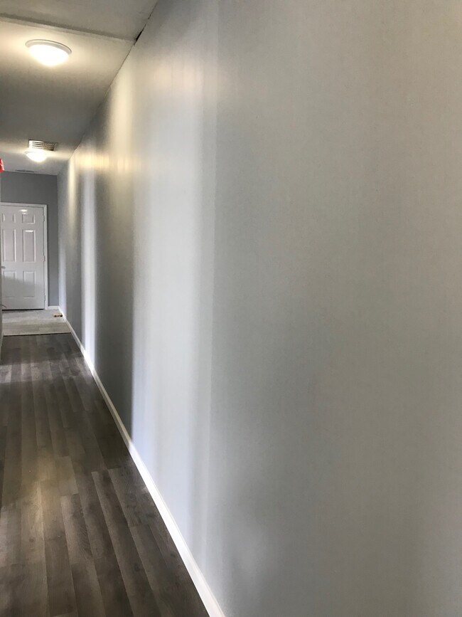 Pasillo - 828 W Roache St