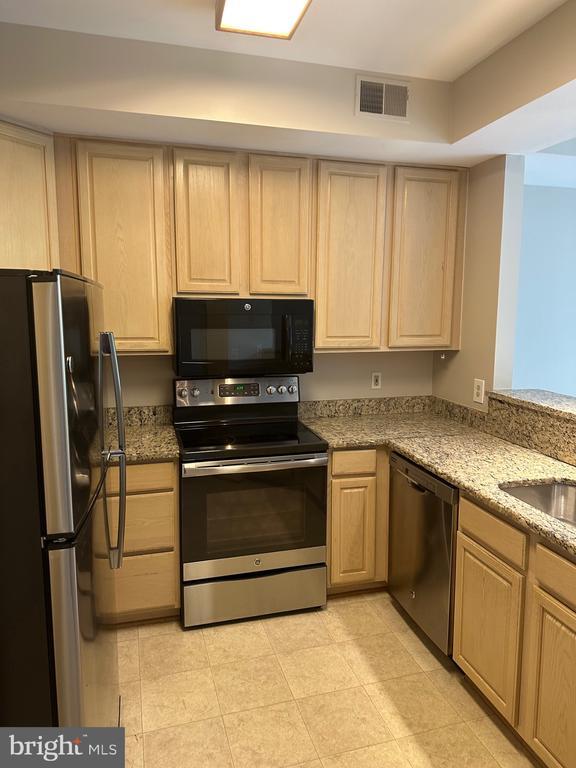 Building Photo - 1324 Garden Wall Cir