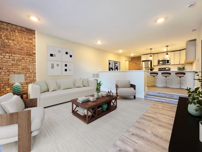 Building Photo - 1214 N La Salle Dr