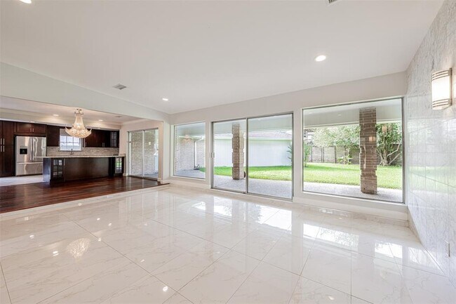 Building Photo - 5111 S Braeswood Blvd