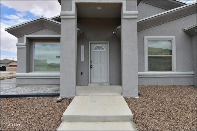 Building Photo - 14901 Tierra Isaiah Ave