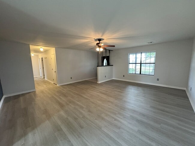 Building Photo - Beautiful home, newly updated near schools