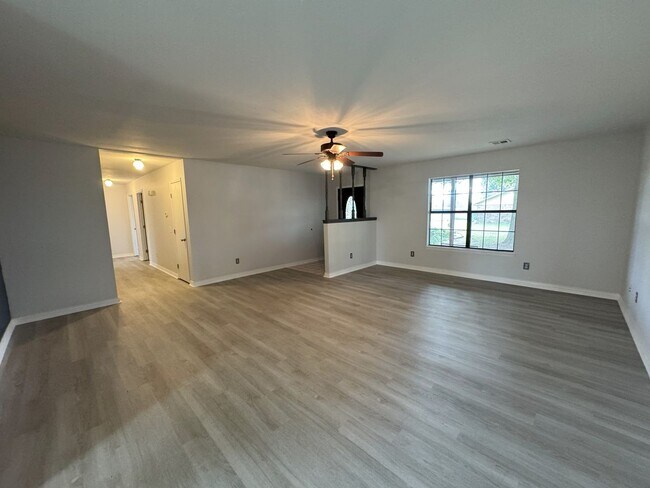 Foto del edificio - Beautiful home, newly updated near schools